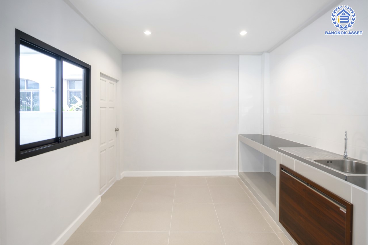 บ้านมือสองตกแต่งใหม่ ม.ศุภาลัย ออร์คิดปาร์ค2 ปิ่นเกล้า-ใกล้ถ.กาญจนาภิเษก หลังใหญ่ตกแต่งหรูหรา เนื้อที่ 85 ตร.ว. ฟังก์ชัน 4 ห้องนอน 4 ห้องน้ำ 1 ห้องแม่บ้าน จอดรถได้ 2 คัน บนทำเลเดินทางสะดวก เชื่อมต่อหลายเส้นทาง และเดอะมอลล์บางแค ทางด่วน "กาญจนาภิเษก" และรถไฟฟ้า "สถานีภาษีเจริญ"